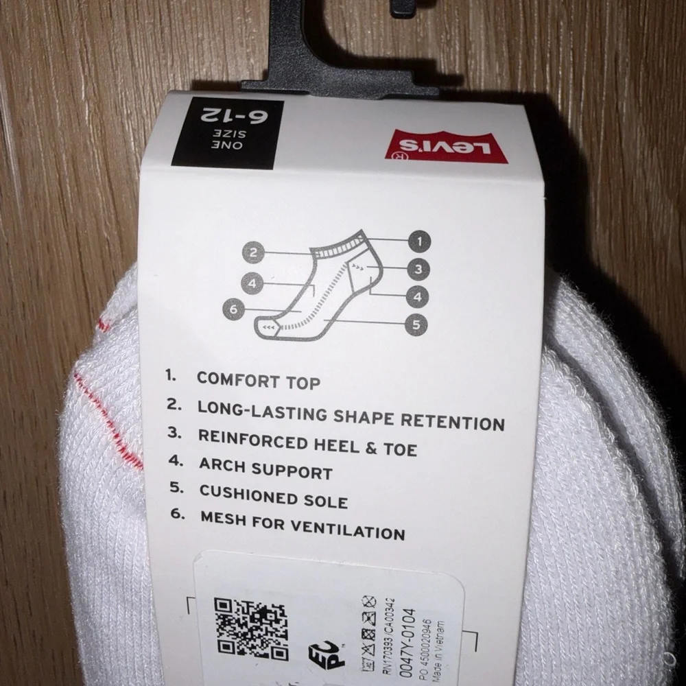 2 Levi’s Low Cut White Socks 3 Pack Men’s Size 6-12 New (6 Socks Total)